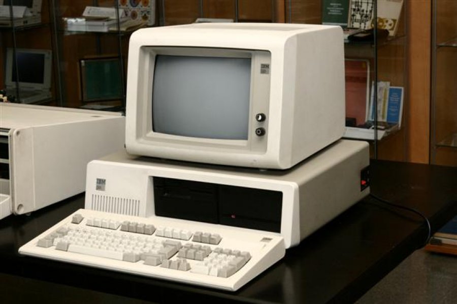 Третье поколение эвм фото. IBM PC XT 5160. IBM 3 поколение. IBM PC(модели IBM 5150. IBM PC model 5160.